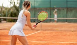 Hướng dẫn phát bóng tennis đúng kỹ thuật: Cách thực hiện và lời khuyên